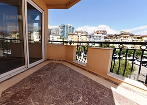 Wohnungen und Geschäftsräume in der Gegend von Dschikkilli