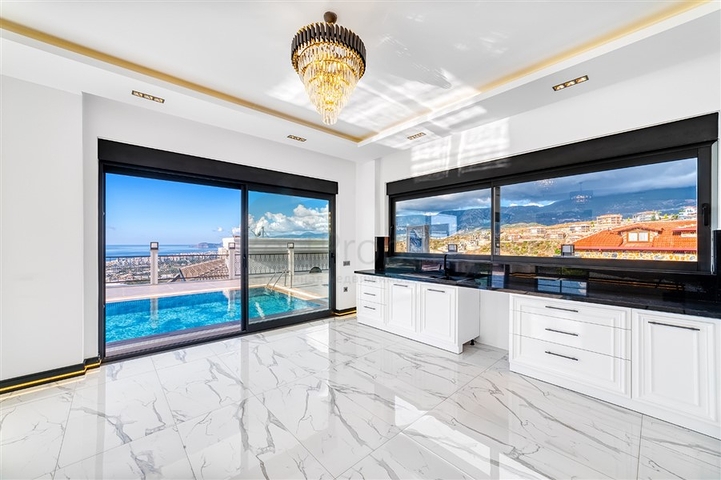 Exklusive Villa mit herrlichem Blick auf das Mittelmeer