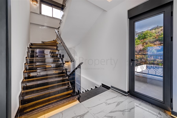 Exklusive Villa mit herrlichem Blick auf das Mittelmeer