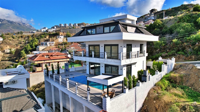 Exklusive Villa mit herrlichem Blick auf das Mittelmeer