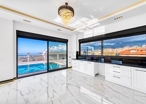 Exklusive Villa mit herrlichem Blick auf das Mittelmeer