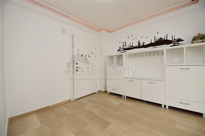 Luxusvilla mit Blick auf das Mittelmeer