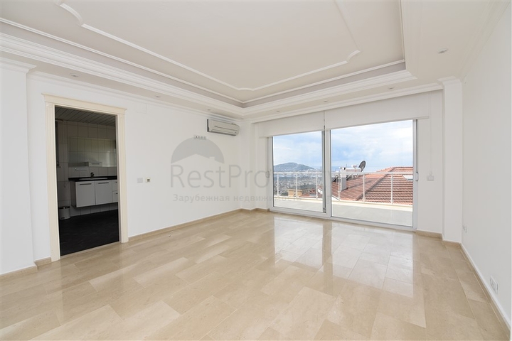 Luxusvilla mit Blick auf das Mittelmeer