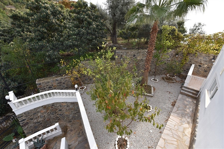 Luxusvilla mit Blick auf das Mittelmeer