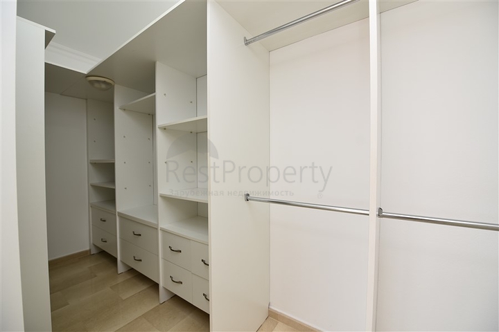 Luxusvilla mit Blick auf das Mittelmeer