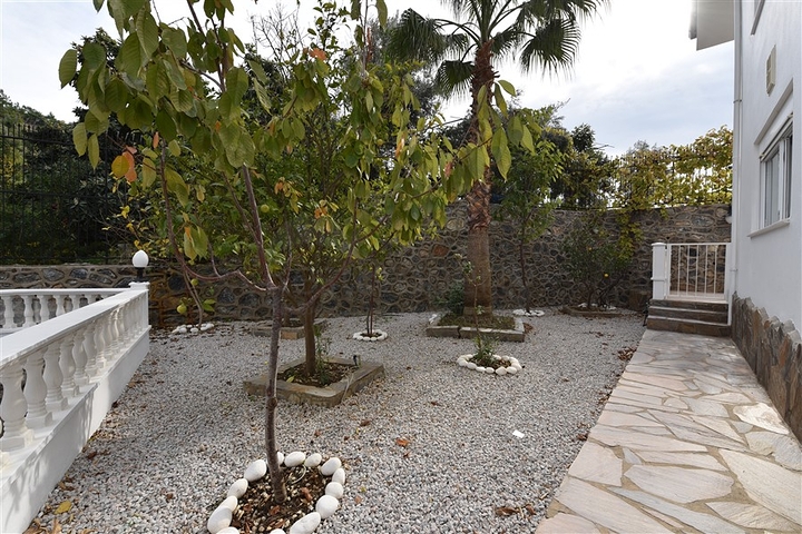 Luxusvilla mit Blick auf das Mittelmeer