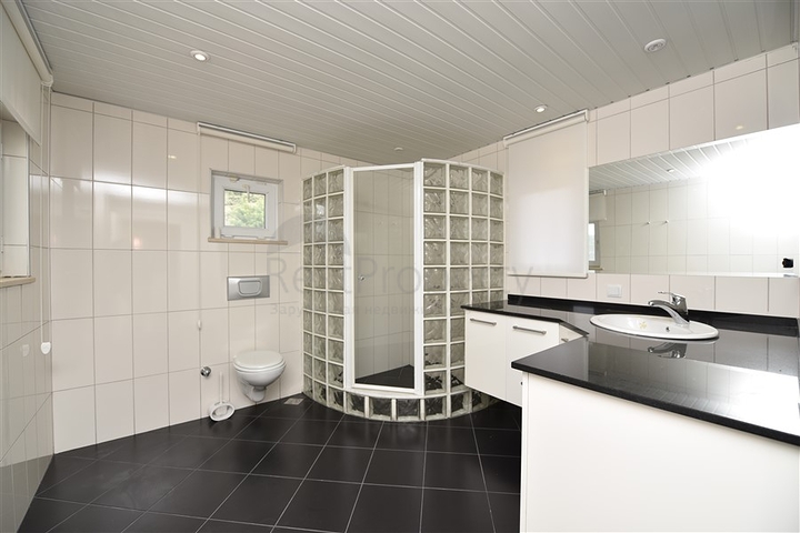 Luxusvilla mit Blick auf das Mittelmeer