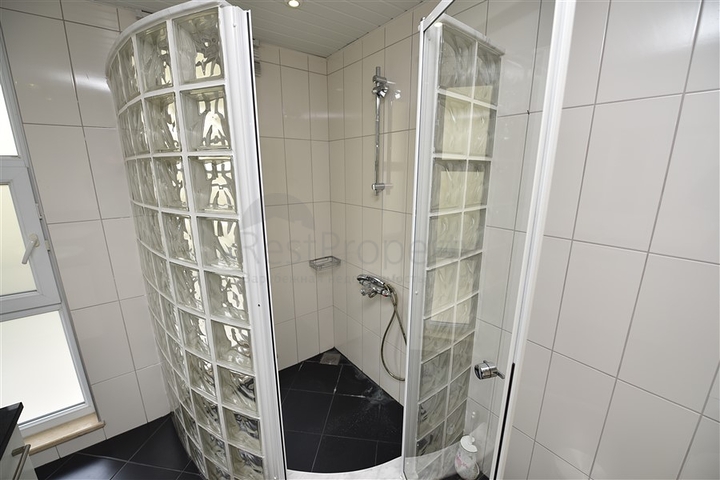 Luxusvilla mit Blick auf das Mittelmeer