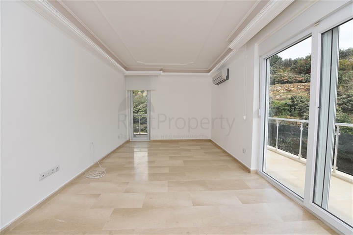 Luxusvilla mit Blick auf das Mittelmeer