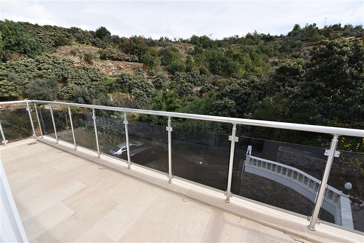 Luxusvilla mit Blick auf das Mittelmeer