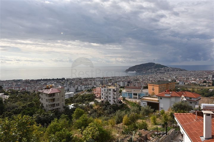 Luxusvilla mit Blick auf das Mittelmeer