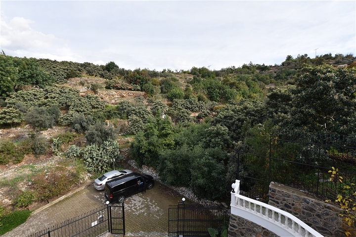 Luxusvilla mit Blick auf das Mittelmeer