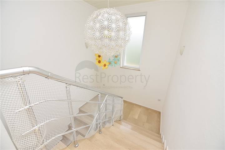 Luxusvilla mit Blick auf das Mittelmeer