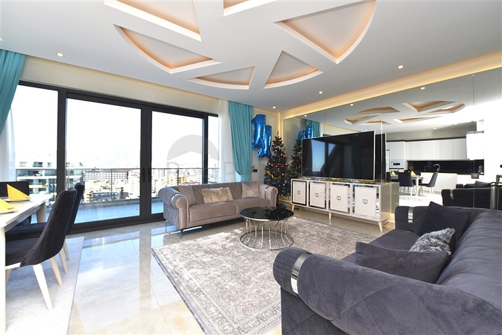 Penthouse mit 2+1 Grundriss an der ersten Küste im Stadtteil Mahmutlar