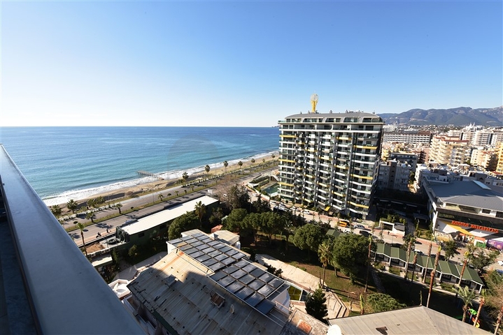 Penthouse mit 2+1 Grundriss an der ersten Küste im Stadtteil Mahmutlar