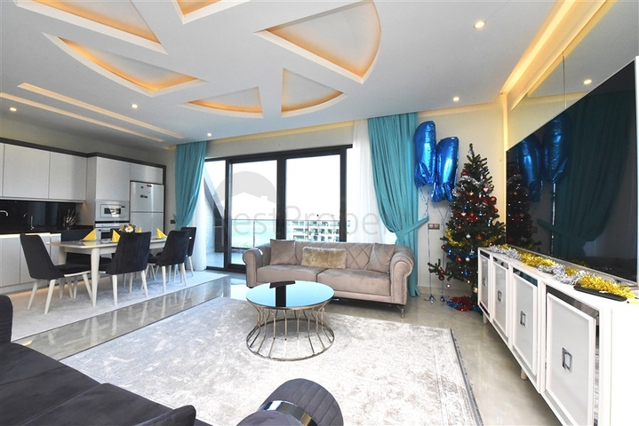 Penthouse mit 2+1 Grundriss an der ersten Küste im Stadtteil Mahmutlar