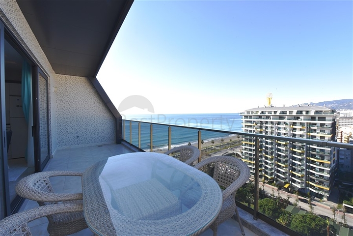 Penthouse mit 2+1 Grundriss an der ersten Küste im Stadtteil Mahmutlar