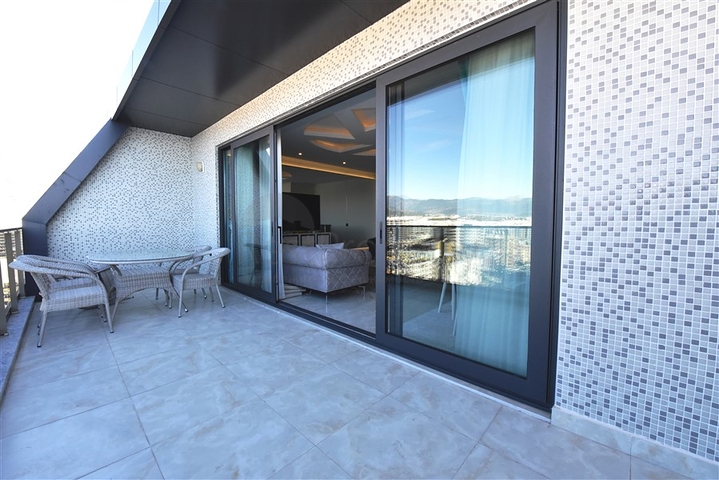 Penthouse mit 2+1 Grundriss an der ersten Küste im Stadtteil Mahmutlar