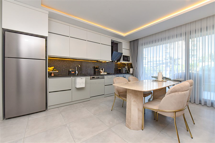 Hochmoderne 3+1-Maisonette mit eigenem Garten in einem Luxus-Komplex