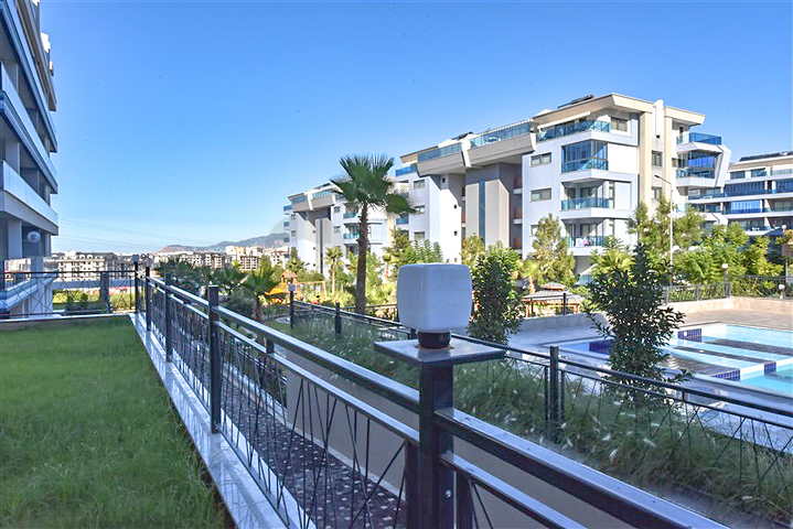 Hochmoderne 3+1-Maisonette mit eigenem Garten in einem Luxus-Komplex