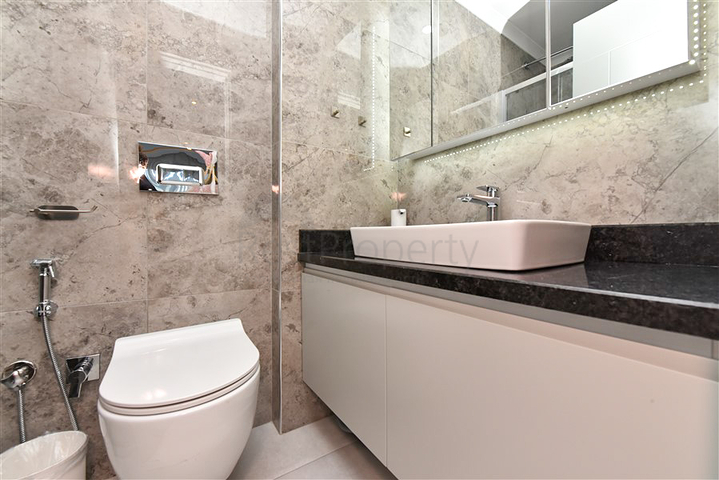 Hochmoderne 3+1-Maisonette mit eigenem Garten in einem Luxus-Komplex