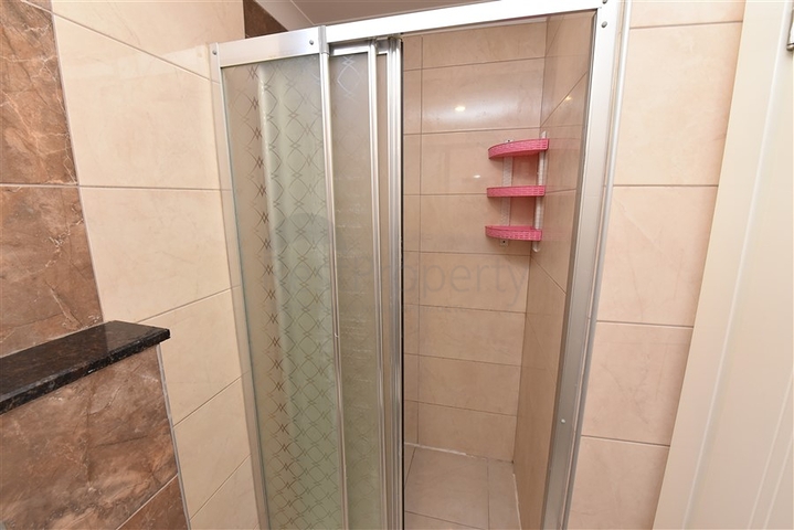 6+2 Gartenduplex 100 Meter vom Meer entfernt