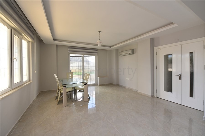 6+2 Gartenduplex 100 Meter vom Meer entfernt