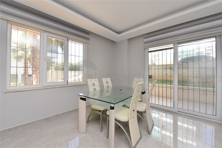 6+2 Gartenduplex 100 Meter vom Meer entfernt