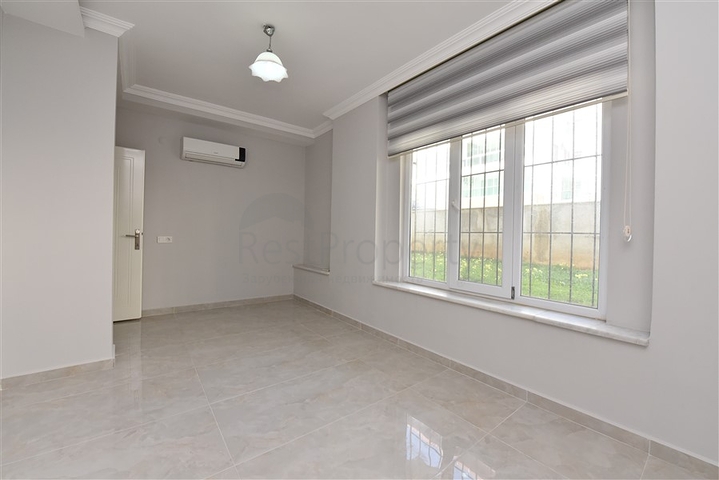 6+2 Gartenduplex 100 Meter vom Meer entfernt