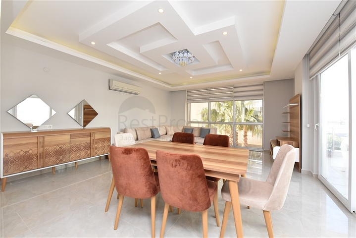 6+2 Gartenduplex 100 Meter vom Meer entfernt