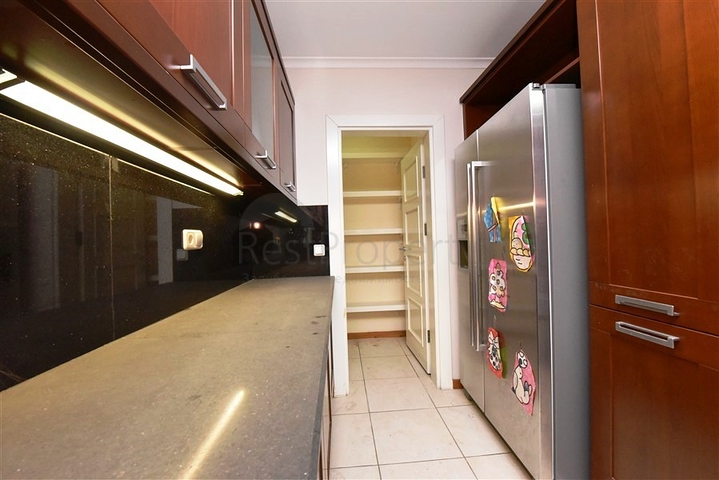 Villa im urbanen Stil, 250 Meter vom Meer entfernt