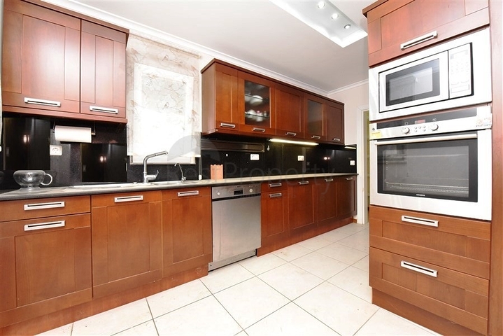 Villa im urbanen Stil, 250 Meter vom Meer entfernt