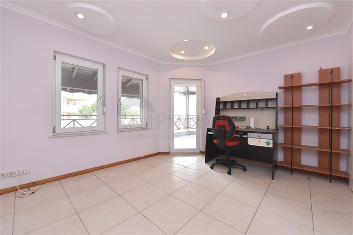 Villa im urbanen Stil, 250 Meter vom Meer entfernt