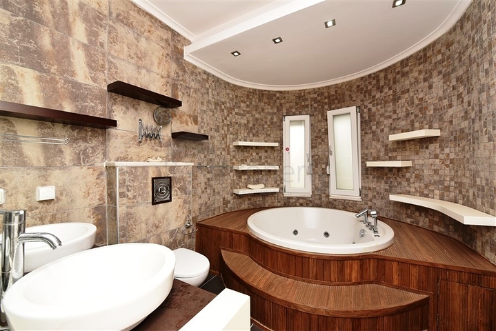 Villa im urbanen Stil, 250 Meter vom Meer entfernt