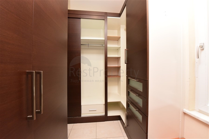 Villa im urbanen Stil, 250 Meter vom Meer entfernt