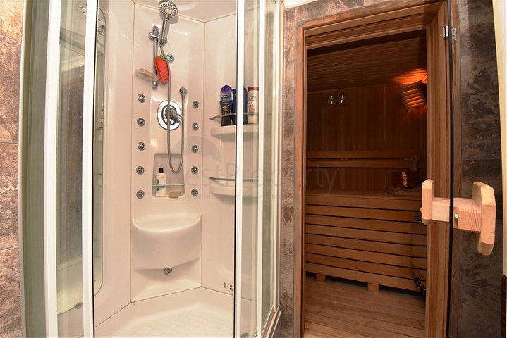 Villa im urbanen Stil, 250 Meter vom Meer entfernt