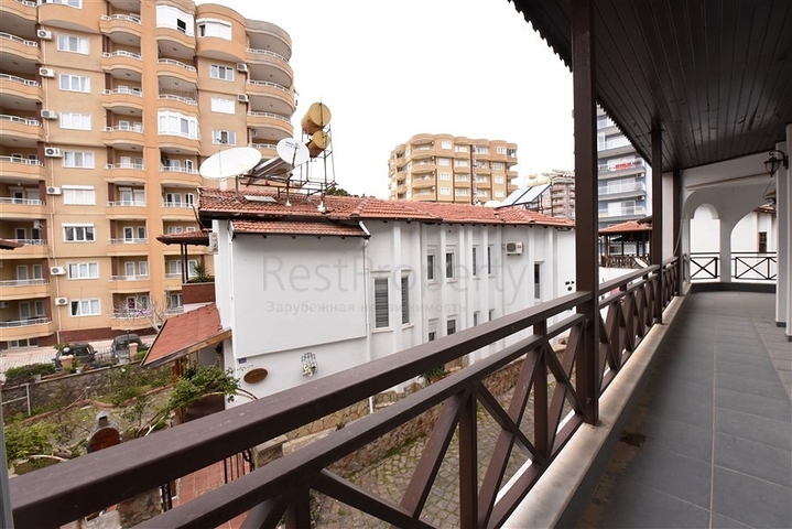 Villa im urbanen Stil, 250 Meter vom Meer entfernt