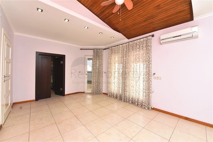 Villa im urbanen Stil, 250 Meter vom Meer entfernt