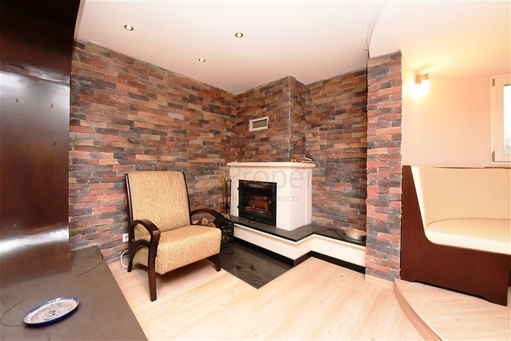 Villa im urbanen Stil, 250 Meter vom Meer entfernt