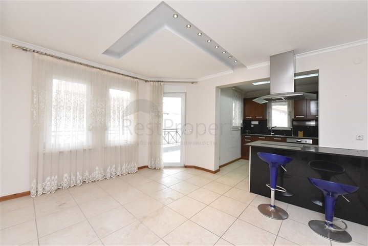 Villa im urbanen Stil, 250 Meter vom Meer entfernt