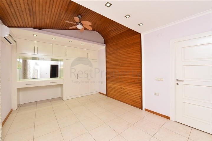 Villa im urbanen Stil, 250 Meter vom Meer entfernt