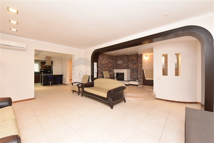 Villa im urbanen Stil, 250 Meter vom Meer entfernt