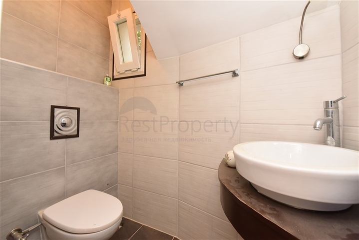 Villa im urbanen Stil, 250 Meter vom Meer entfernt