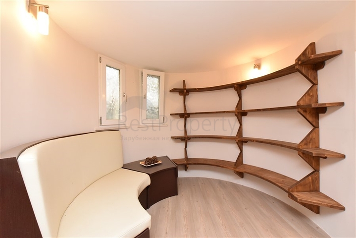 Villa im urbanen Stil, 250 Meter vom Meer entfernt