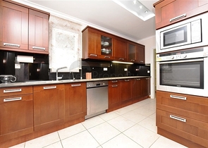 Villa im urbanen Stil, 250 Meter vom Meer entfernt