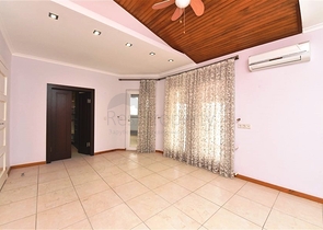 Villa im urbanen Stil, 250 Meter vom Meer entfernt