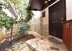 Villa im urbanen Stil, 250 Meter vom Meer entfernt