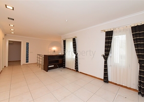 Villa im urbanen Stil, 250 Meter vom Meer entfernt