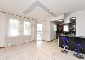 Villa im urbanen Stil, 250 Meter vom Meer entfernt