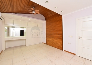 Villa im urbanen Stil, 250 Meter vom Meer entfernt